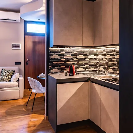 Luxury Art & Chromotherapy Apt-hospital District5 *
