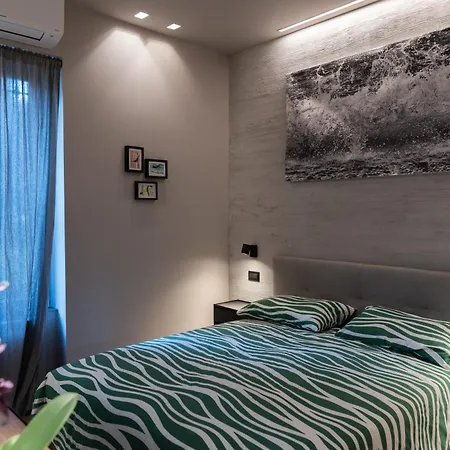 Luxury Art & Chromotherapy Apt-hospital District5 * Pawia