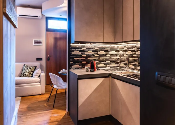 Luxury Art & Chromotherapy Apt-hospital District5 *